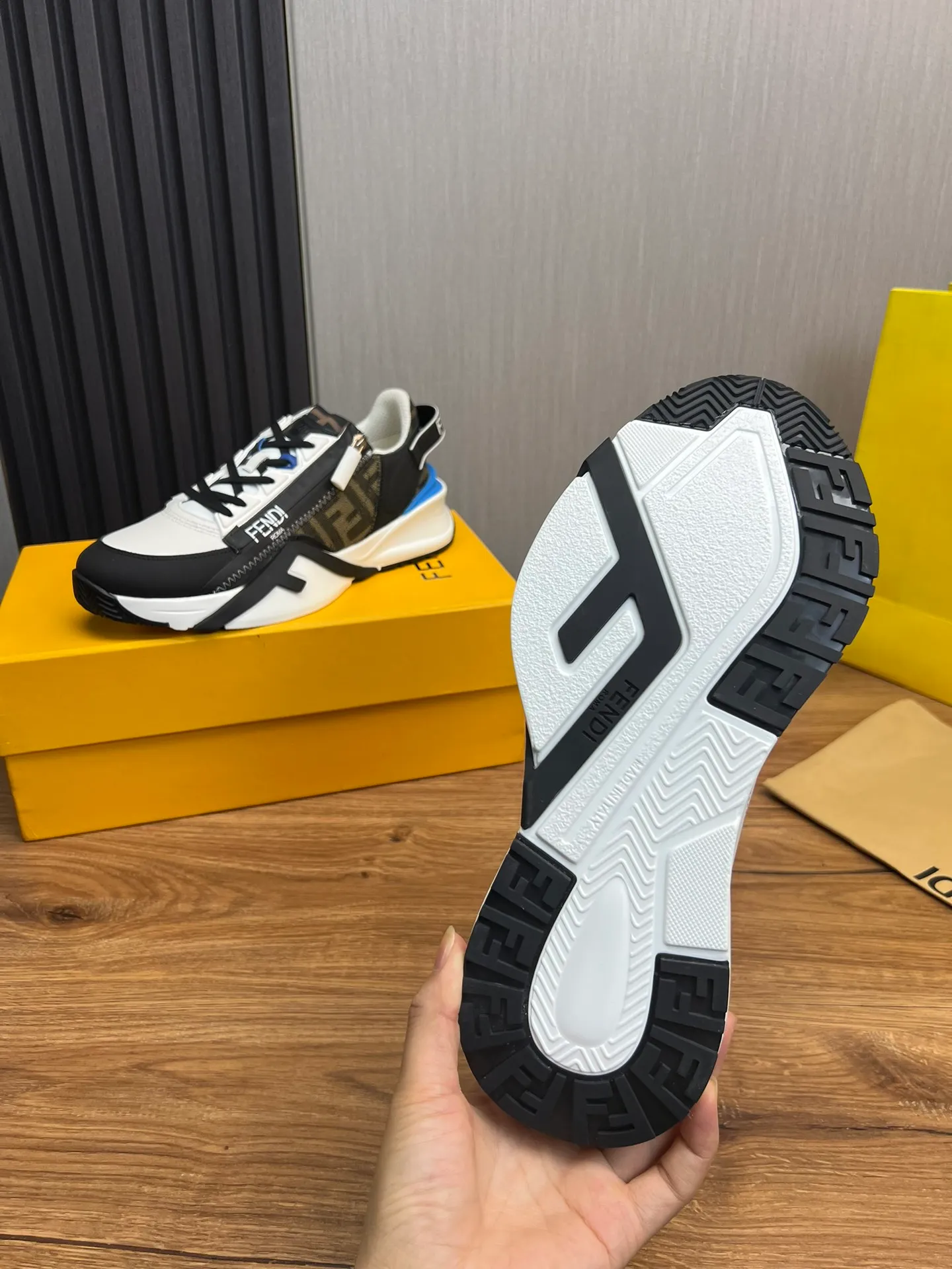 Men's men's shoes💰520💰 Fendi [Fendi] hot style is on the market🔥Fashionable casual men's shoes🔱Made of original brand fly knit fabric. Original cowhide + breathable mesh lining + sheepskin feet. Perfect shape and top quality, you deserve it🔜Original rubber outsole, ultra-light, non-slip and wear-resistant👣 Standard size 38-44